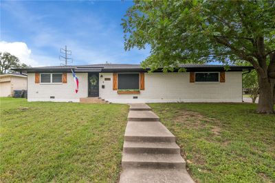 2136 Hermanson Drive, Home with 3 bedrooms, 1 bathrooms and 2 parking in Waco TX | Image 1