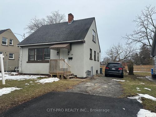 19 Pearl St, Mississauga, ON, L5M1X1 | Card Image