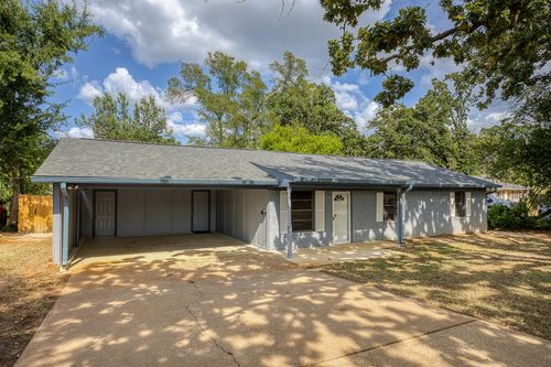 130 N Hillcrest Dr, Palestine, TX, 75801-5818 | Card Image