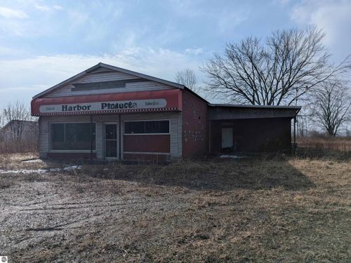 2416 E Huron Rd, Au Gres, MI, 48703-9306 | Card Image