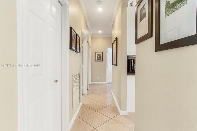 3848 Oak Ridge Cir, House other with 4 bedrooms, 3 bathrooms and null parking in Weston FL | Image 40