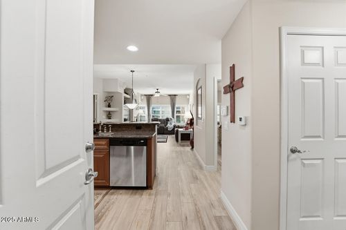 1399-5350 E Deer Valley Dr, Phoenix, AZ, 85054-4126 | Card Image