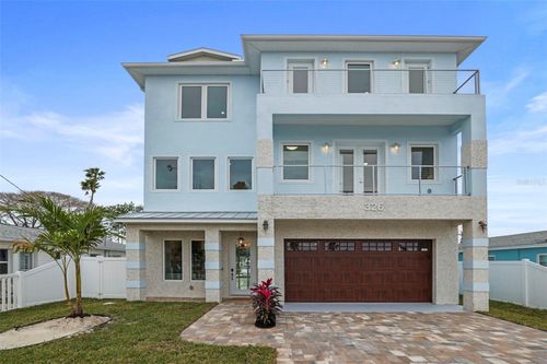 326 129th Ave E, Madeira Beach, FL, 33708-2774 | Card Image