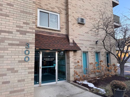 3g-300 Circle Ave, Forest Park, IL, 60130-1669 | Card Image