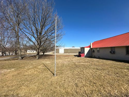 110 Nw 4th St, De Land, IL, 61839-7155 | Card Image