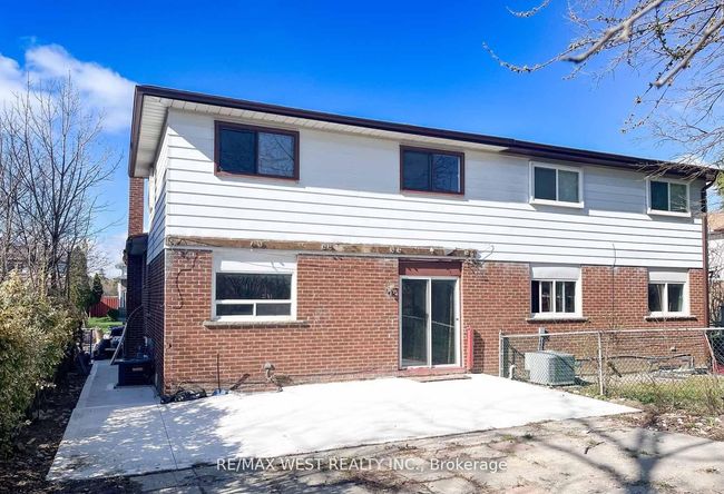 UPPER - 322 Hansen Rd N, House attached with 4 bedrooms, 2 bathrooms and 2 parking in Brampton ON | Image 11
