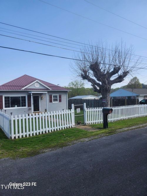 127 Banner St, Erwin, TN, 37650-1017 | Card Image