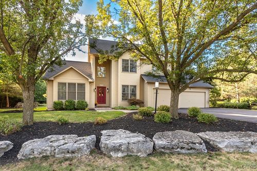 4929 Macgregor Ln, Syracuse, NY, 13215-3201 | Card Image