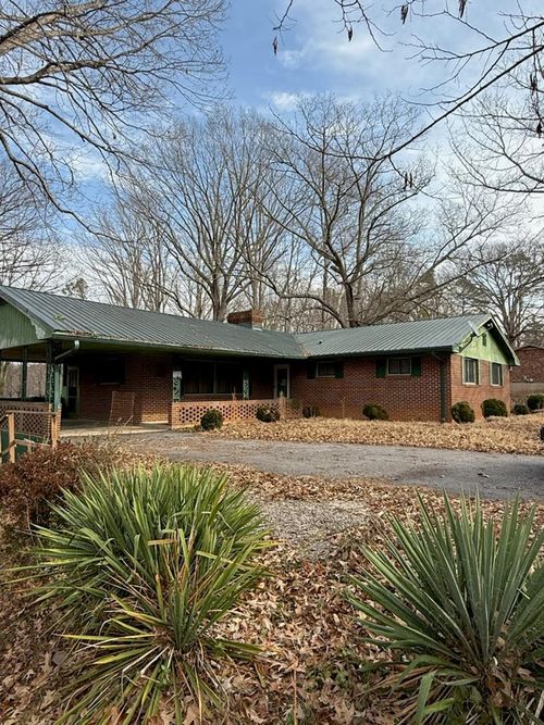 725 Milton Hwy, Ringgold, VA, 24586-2855 | Card Image