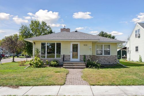 612 S 11th St, Olivia, MN, 56277-1515 | Card Image