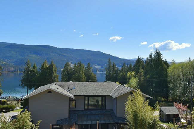 6274 Fairway Avenue, House other with 6 bedrooms, 3 bathrooms and null parking in Sechelt BC | Image 3