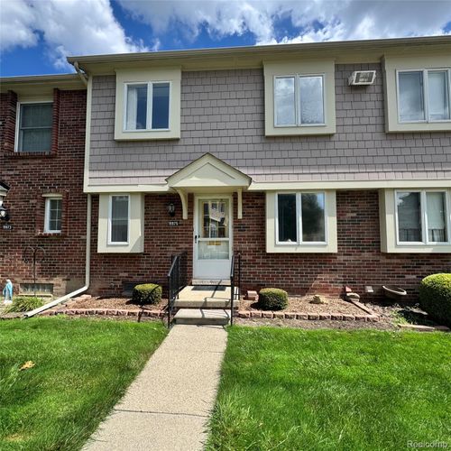 19975 S Great Oaks Cir, Clinton Township, MI, 48036-2440 | Card Image