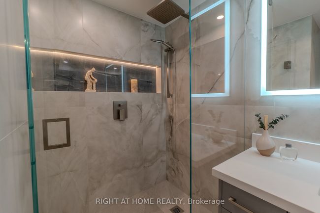 608 - 447 Walmer Rd, Condo with 3 bedrooms, 4 bathrooms and 2 parking in York ON | Image 20