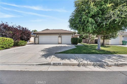 36740 Red Oak, Winchester, CA, 92596 | Card Image