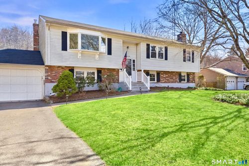 91 Russo Dr, Guilford, CT, 06437-2154 | Card Image