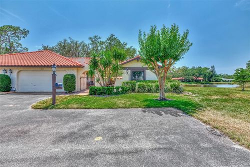 5651 Golf Pointe Dr, Sarasota, FL, 34243-3613 | Card Image