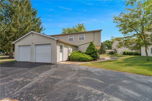 3012 Ivy Hill Cir, Cortland, OH, 44410-9351 | Card Image