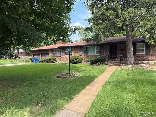 902 Ford Dr, Ferguson, MO, 63135-1529 | Card Image