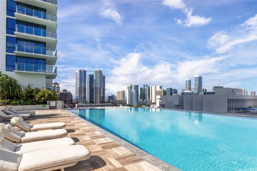 2402r-1500 Rycroft St, Honolulu, HI, 96814 | Card Image