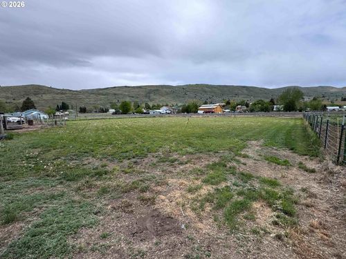 2400 Failing Ave, Baker City, OR, 97814 | Card Image