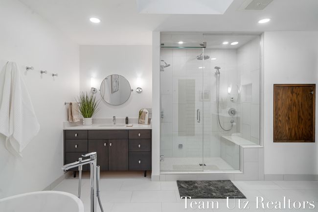 Second Floor Main Bathroom | Image 42