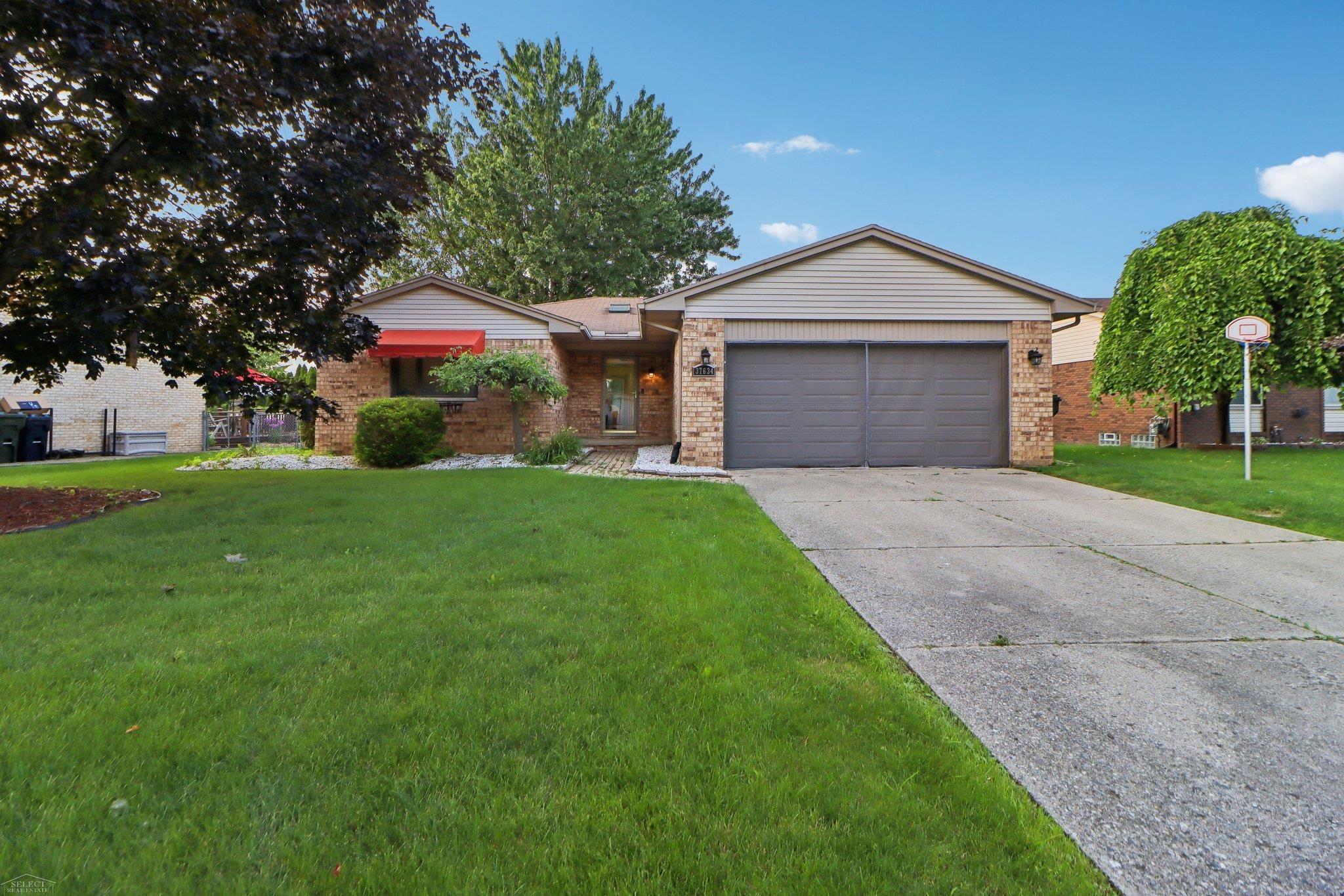 Streamview Dr, Sterling Heights, MI 48312