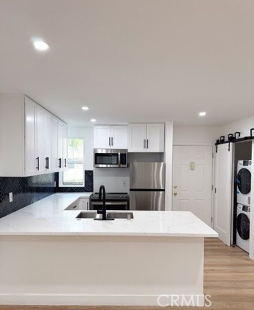 apt-202-17000 Burbank Blvd, Encino, CA, 91316-1800 | Card Image
