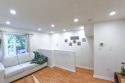 22-1525 S Parade Crt, Mississauga, ON, L5M6E9 | Card Image