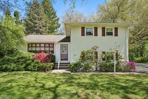 66 Warwick Cir, Springfield, NJ, 07081-2226 | Card Image