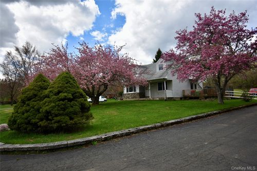 300 Ackertown Rd, Monsey, NY, 10952-5104 | Card Image