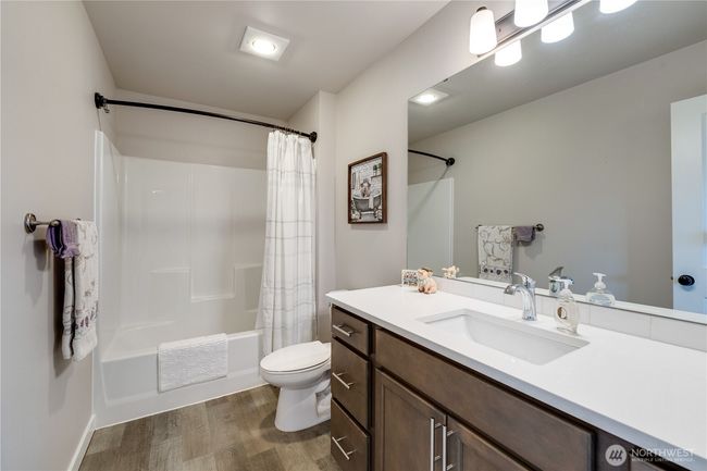Upstairs bath | Image 32