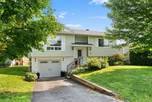 58 7th Ave, Arnprior, ON, K7S3S2 | Card Image