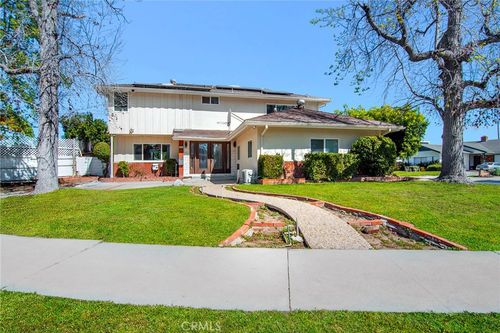 6508 Moorcroft Ave, Woodland Hills, CA, 91303-2432 | Card Image