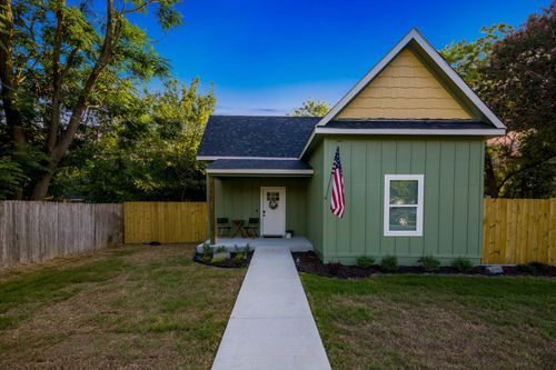 211 Pecan St, Waxahachie, TX, 75165-2725 | Card Image
