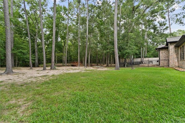 Secluded backyard with an installed aluminum fence | Image 30