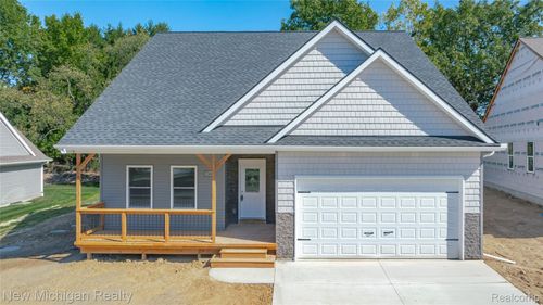 7448 Village Ct, Springfld Twp, MI, 48350-2555 | Card Image