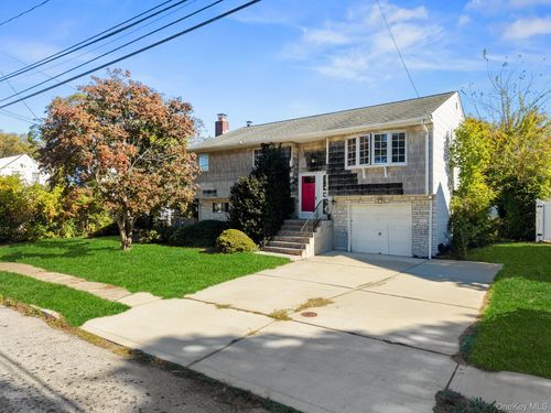 444 S 6th St, Lindenhurst, NY, 11757-4635 | Card Image