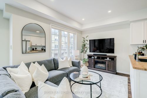 88-1250 St Martins Dr, Pickering, ON, L1W0A2 | Card Image