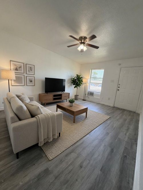 21-3802 Dabney St, Houston, TX, 77026-4283 | Card Image