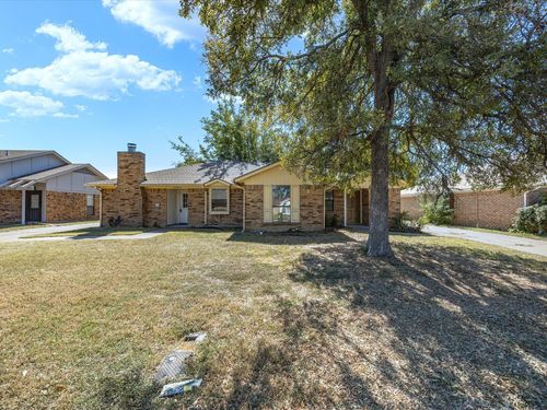 2408 Ventura Dr, Arlington, TX, 76015-1065 | Card Image