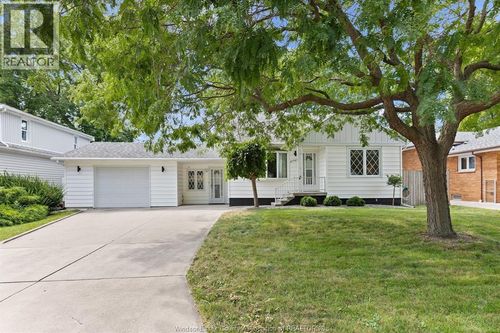 2761 Norman Rd, Windsor, ON, N8T1T2 | Card Image