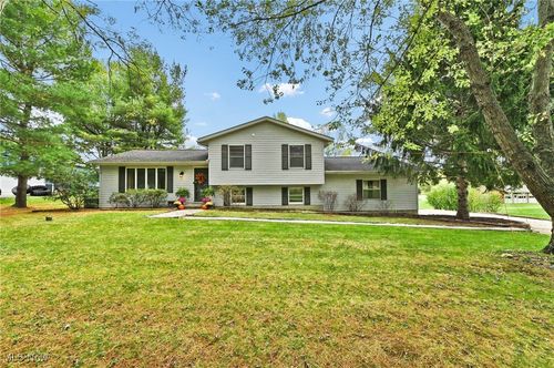 10277 Carlswood Ave Ne, Hartville, OH, 44632-9783 | Card Image