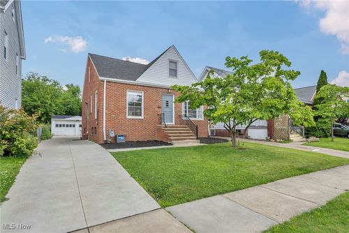 4007 Dawnshire Dr, Parma, OH, 44134-3337 | Card Image