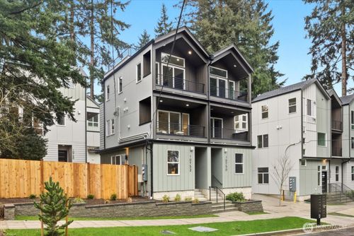 10752 Interlake Ave N, Seattle, WA, 98133-8908 | Card Image