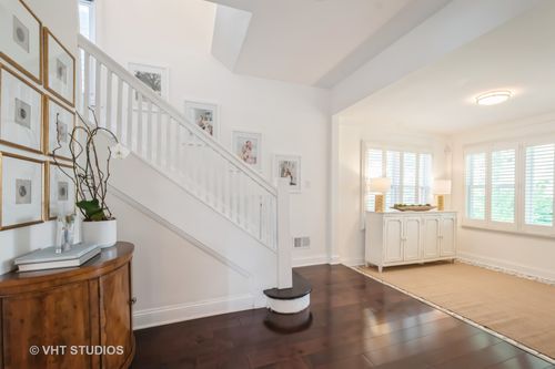 2038 Dewey Ave, Evanston, IL, 60201-3021 | Card Image