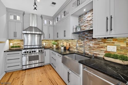 33 Four Oaks Rd, Bedminster, NJ, 07921-2049 | Card Image