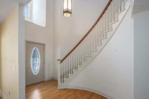 8220 Glenwynd Dr, Kalamazoo, MI, 49009-9680 | Card Image