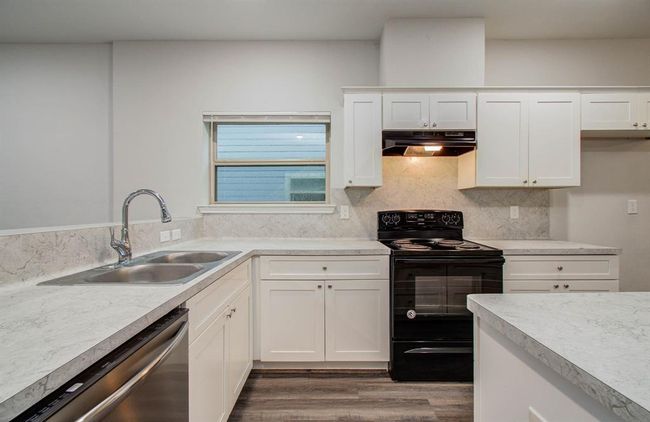 B - 8718 Scott St, Home with 6 bedrooms, 4 bathrooms and null parking in Houston TX | Image 8
