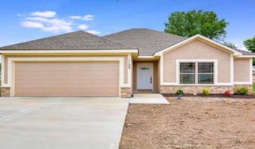 900 N White Oaks Ln, Oak Grove, MO, 64075-5128 | Card Image