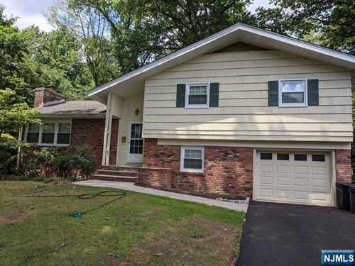 21 Waibel Dr, Allendale, NJ, 07401-2223 | Card Image